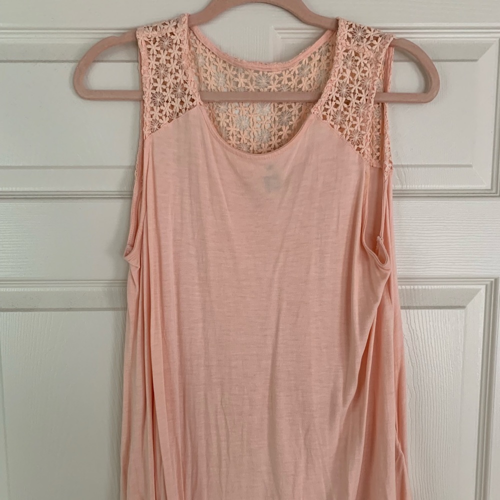Daisy embroidered old navy tank